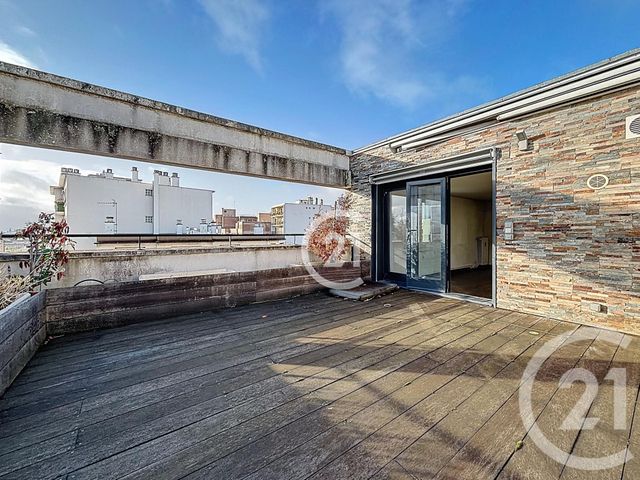 Appartement Duplex à vendre - 5 pièces - 130.86 m2 - MONTREUIL - 93 - ILE-DE-FRANCE - Century 21 Croix De Chavaux