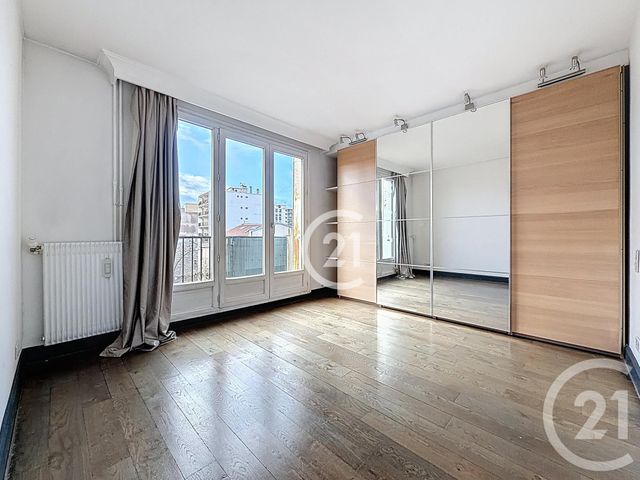 Appartement Duplex à vendre - 5 pièces - 130.86 m2 - MONTREUIL - 93 - ILE-DE-FRANCE - Century 21 Croix De Chavaux