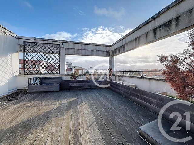 Appartement Duplex à vendre - 5 pièces - 130.86 m2 - MONTREUIL - 93 - ILE-DE-FRANCE - Century 21 Croix De Chavaux