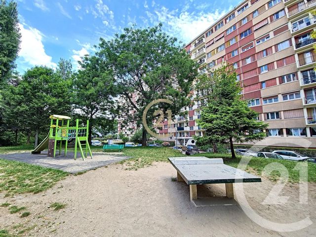 Appartement F4 à vendre - 4 pièces - 60.42 m2 - MONTREUIL - 93 - ILE-DE-FRANCE - Century 21 Croix De Chavaux