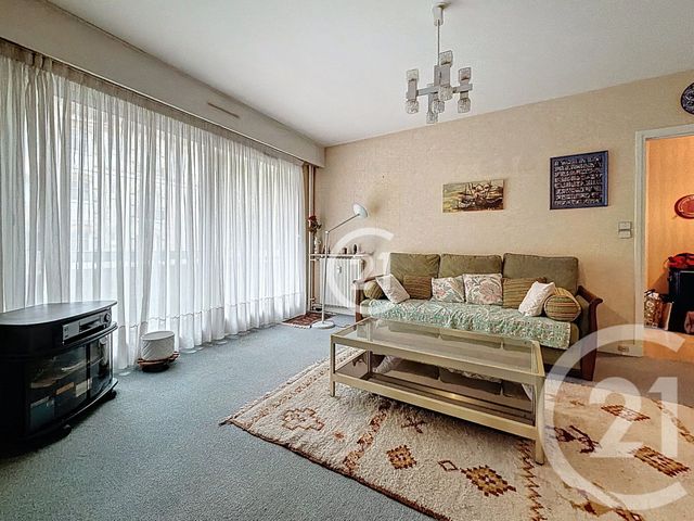 Afficher la photo en grand Appartement F3 à vendre - 3 pièces - 70.47 m2 - MONTREUIL - 93 - ILE-DE-FRANCE - Century 21 Croix De Chavaux