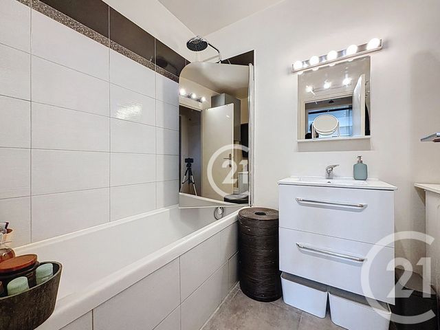 Appartement Studio à vendre - 2 pièces - 46.0 m2 - MONTREUIL - 93 - ILE-DE-FRANCE - Century 21 Croix De Chavaux