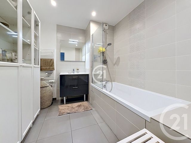 Appartement F3 à vendre - 3 pièces - 64.82 m2 - MONTREUIL - 93 - ILE-DE-FRANCE - Century 21 Croix De Chavaux
