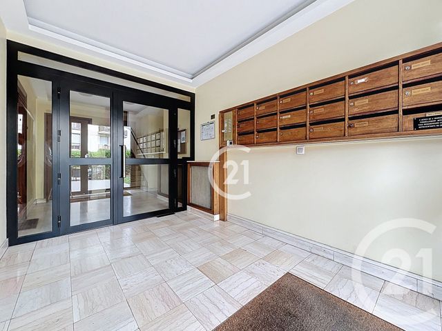 Appartement T3 à vendre - 3 pièces - 76.82 m2 - MONTREUIL - 93 - ILE-DE-FRANCE - Century 21 Croix De Chavaux