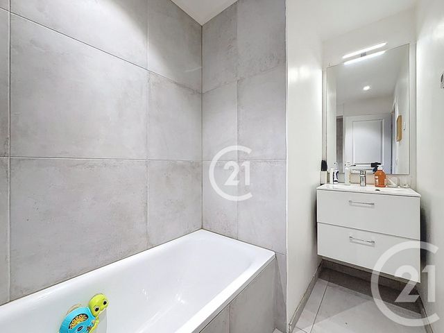 Appartement F4 à vendre - 4 pièces - 83.01 m2 - MONTREUIL - 93 - ILE-DE-FRANCE - Century 21 Croix De Chavaux