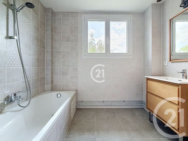 Appartement F3 à vendre - 3 pièces - 66.95 m2 - MONTREUIL - 93 - ILE-DE-FRANCE - Century 21 Croix De Chavaux