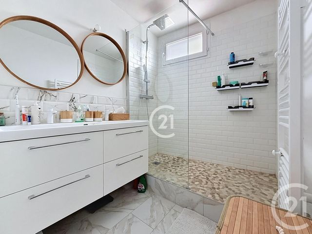 Appartement F4 à vendre - 4 pièces - 82.84 m2 - MONTREUIL - 93 - ILE-DE-FRANCE - Century 21 Croix De Chavaux